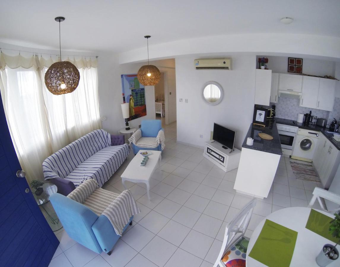 Mia'S Cove Apartment Пафос Екстериор снимка