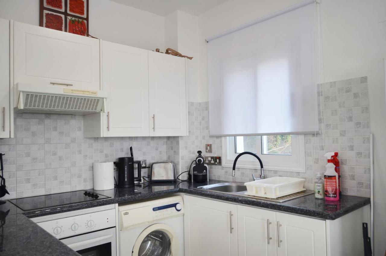 Mia'S Cove Apartment Пафос Екстериор снимка
