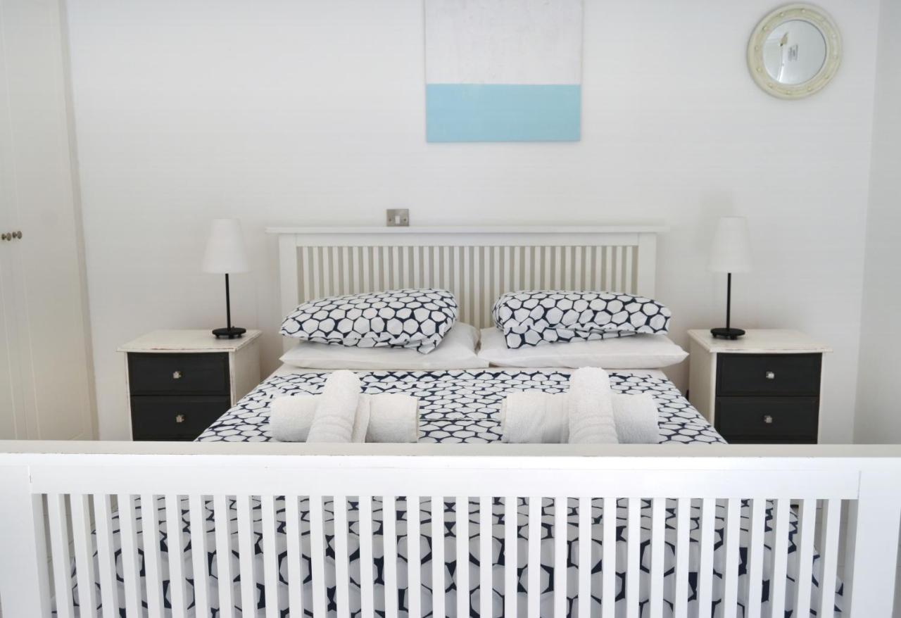 Mia'S Cove Apartment Пафос Екстериор снимка