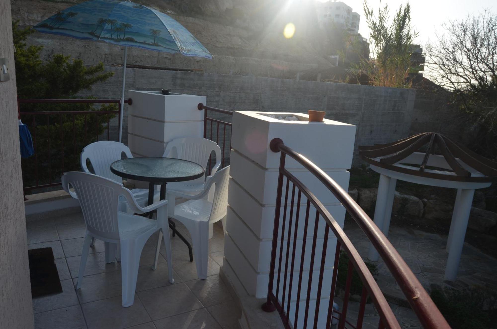 Mia'S Cove Apartment Пафос Екстериор снимка
